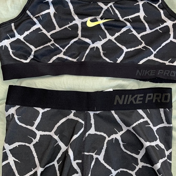 Nike short set - Picture 7 of 9